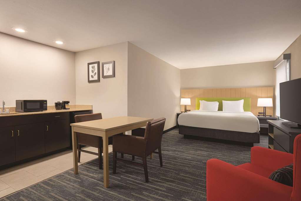 COUNTRY INN AND SUITES BY RADISSON-guestroom-Guest Room,Suite,On-Site.jpg