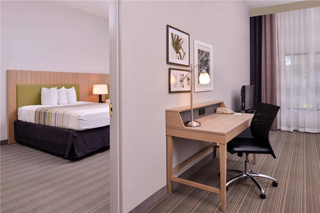 COUNTRY INN AND SUITES BY RADISSON-guestroom-Guest Room,On-Site.jpg