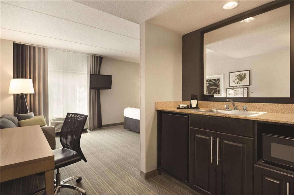 COUNTRY INN AND SUITES BY RADISSON-guestroom-Guest Room,Suite,On-Site.jpg