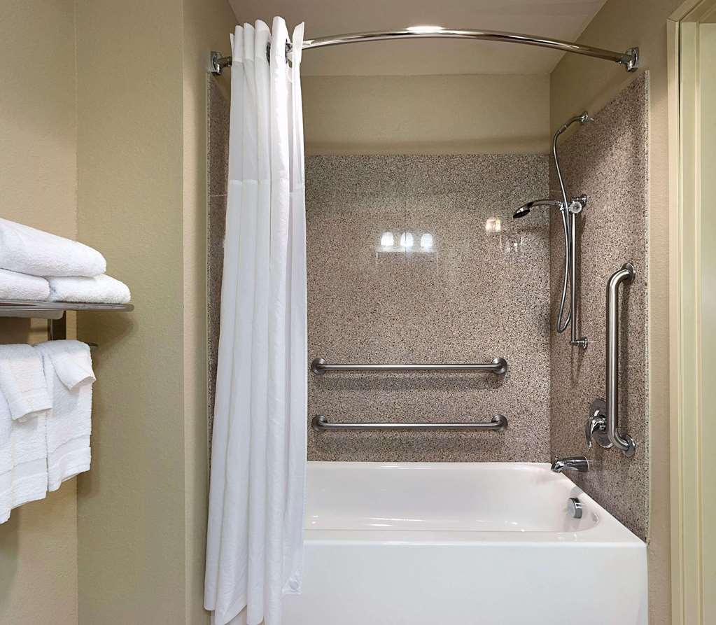 COUNTRY INN AND SUITES CONCORD-guestroom-Guest Room,Bathroom,On-Site.jpg