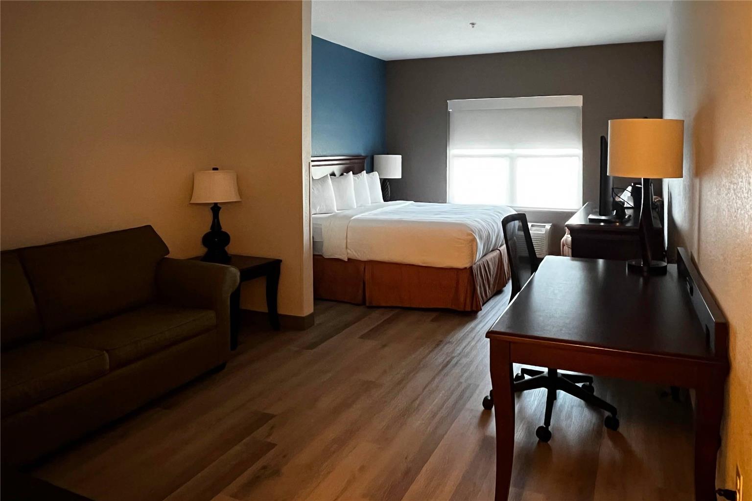 COUNTRY INN AND SUITES CONCORD-guestroom-Guest Room,Suite,On-Site.jpg