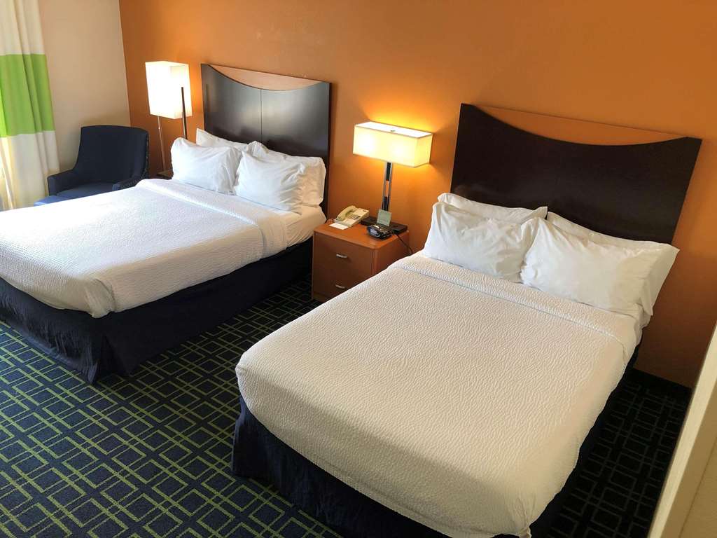 COUNTRY INN FAYETTEVILLE I-95-guestroom-Guest Room,On-Site.jpg