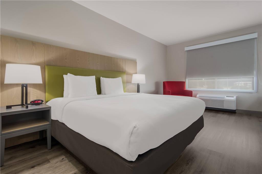 COUNTRY INN AND SUITES BY RADISSON-guestroom-Guest Room,On-Site.jpg