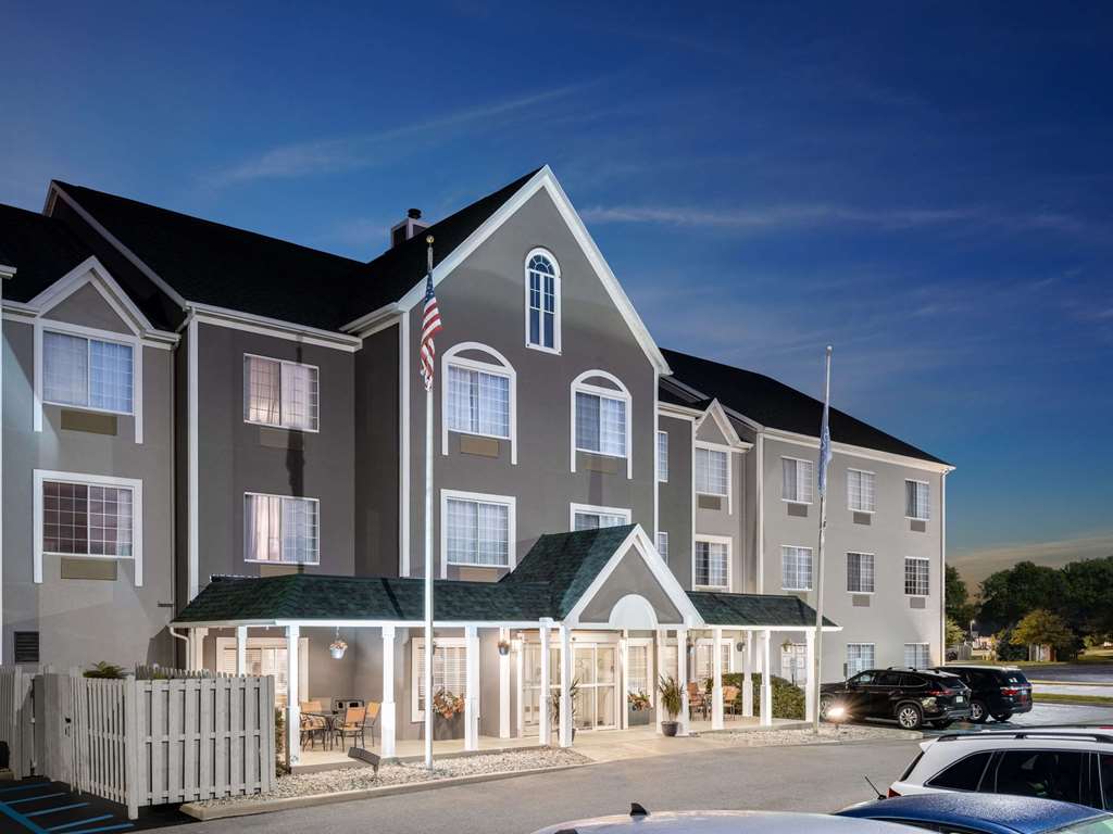 Country Inn & Suites Toledo