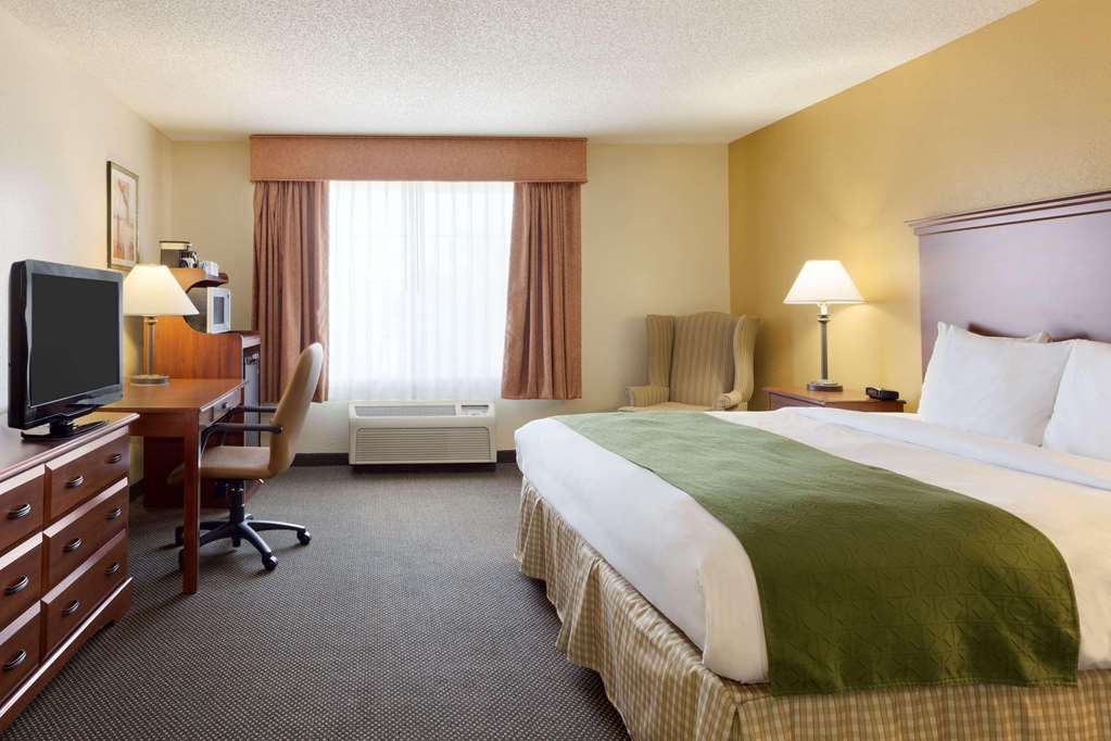 COUNTRY INN AND SUITES BY RADISSON-guestroom-Guest Room,On-Site.jpg