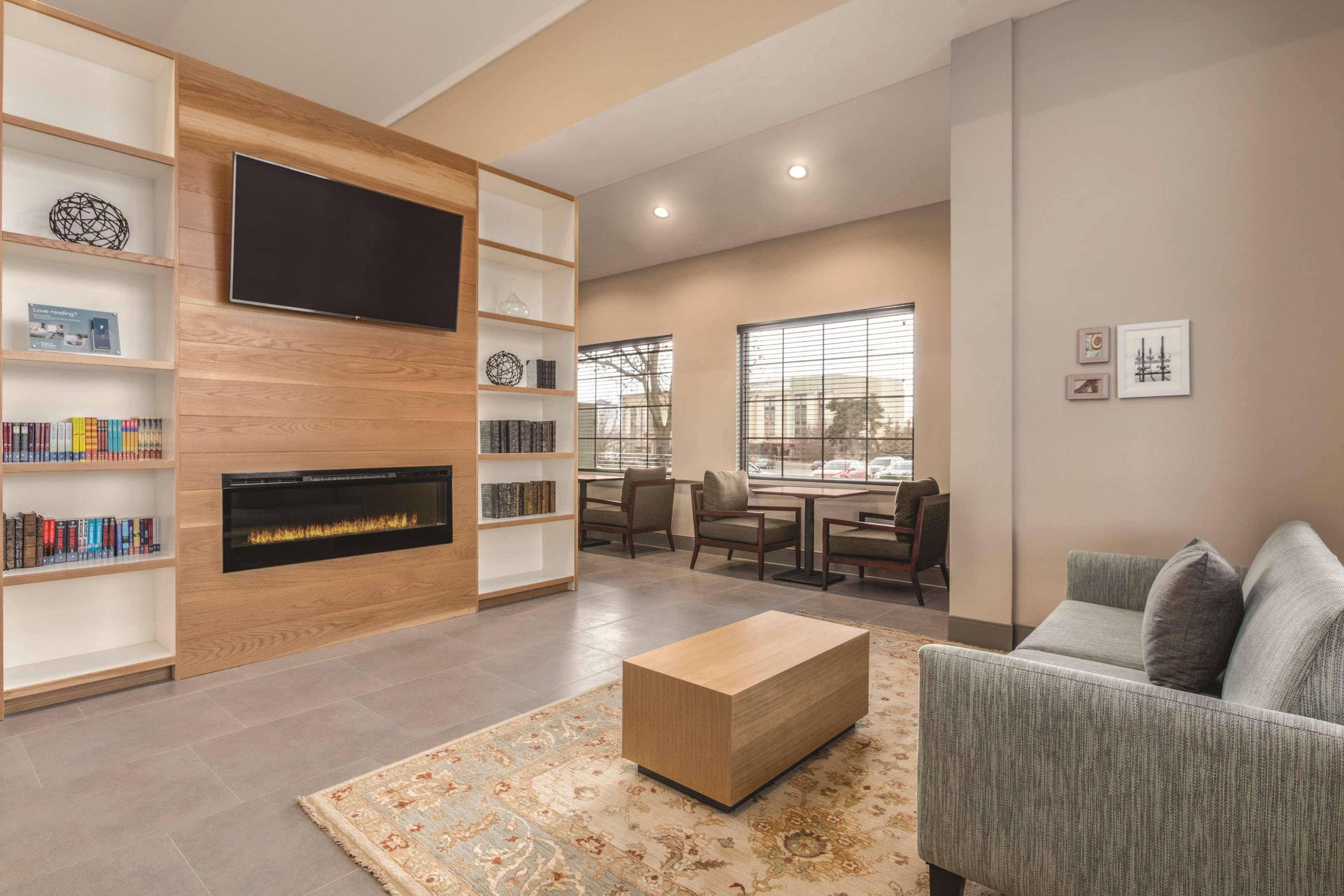 LobbyInterior | Country Inn & Suites by Radisson Erie