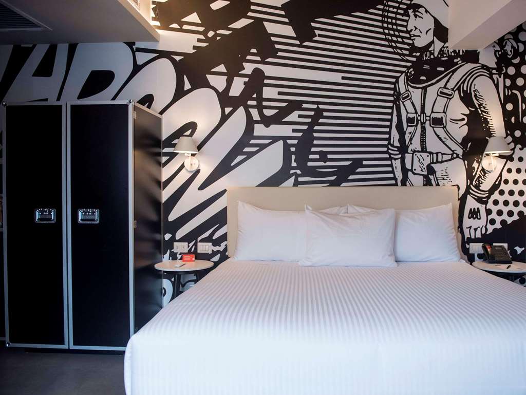 RADISSON RED MIRAFLORES-guestroom-Guest Room,On-Site.jpg