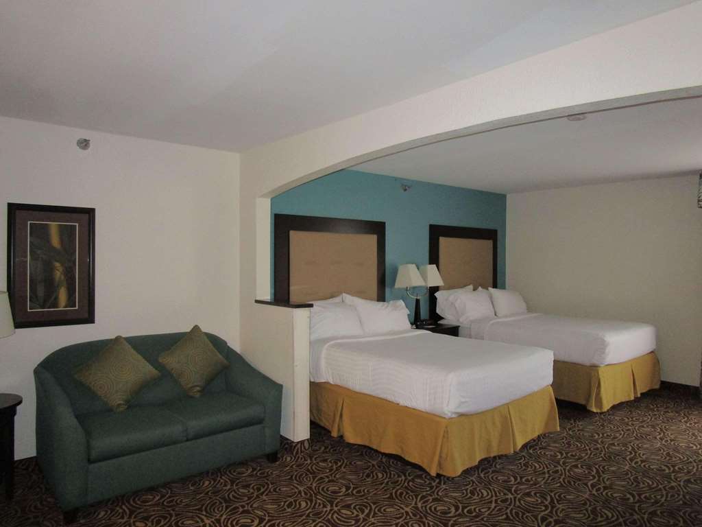 COUNTRY INN & SUITES BY RADISSON MU-guestroom-Guest Room,Suite,On-Site.jpg