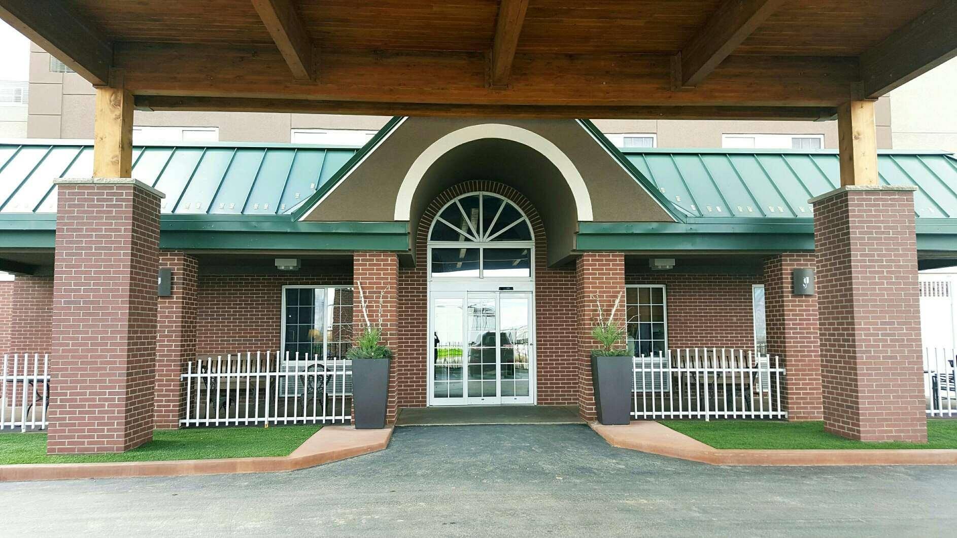 Front Entrance | Country Inn & Suites by Radisson, Rapid City, SD