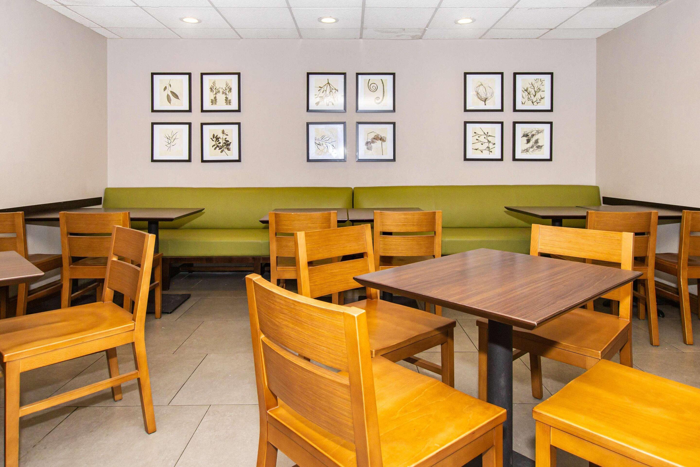 Breakfast Room | Country Inn & Suites by Radisson, Rapid City, SD