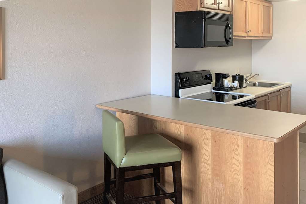 COUNTRY INN & SUITES BY RADISSON CL-guestroom-Guest Room,On-Site.jpg