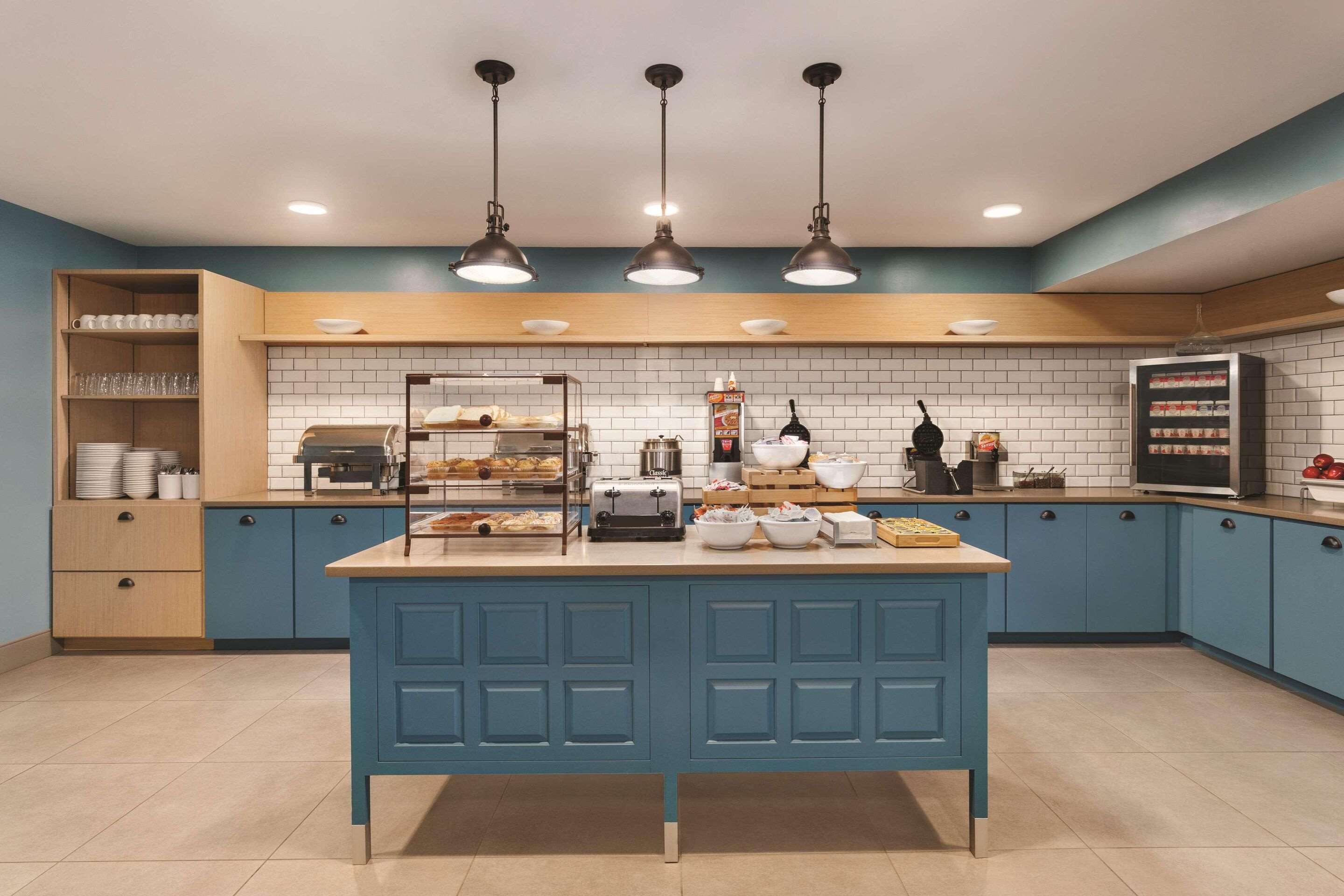 Breakfast Area | Country Inn & Suites by Radisson, Sevierville Kodak, TN