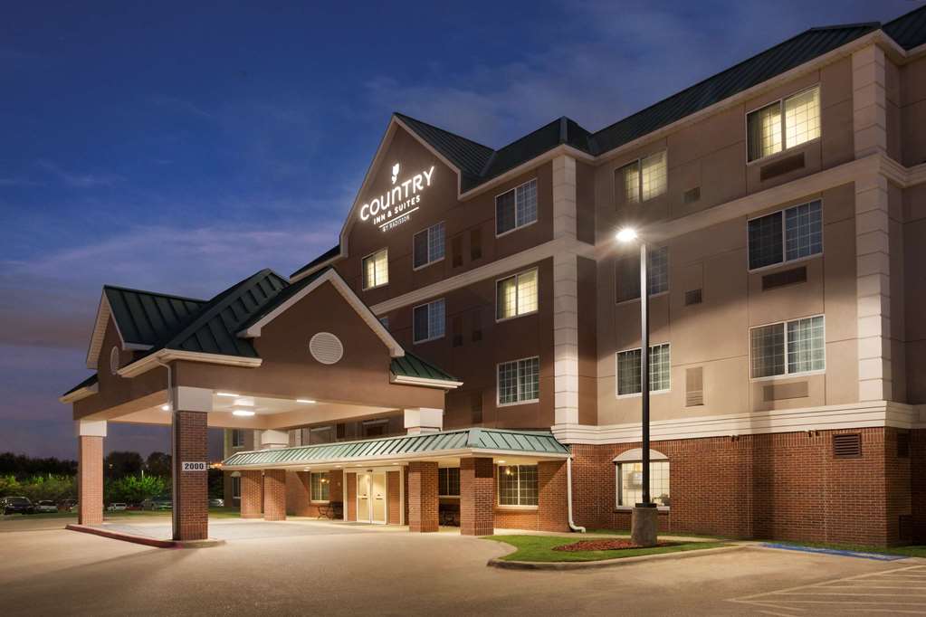 Country Inn & Suites DFW Airport South
