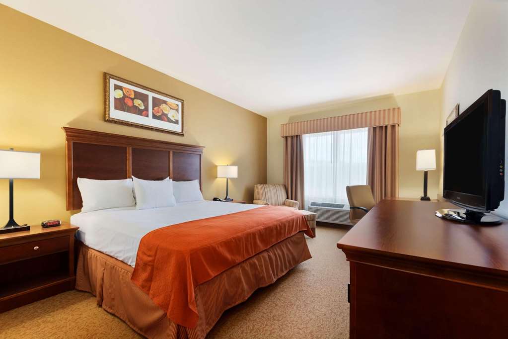 COUNTRY INN AND SUITES BY RADISSON-guestroom-Guest Room,On-Site.jpg