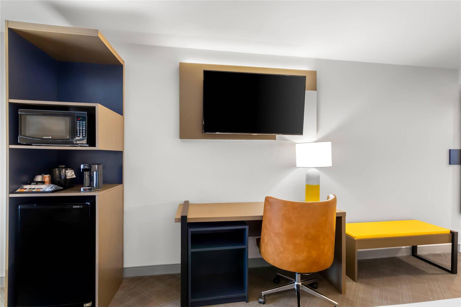 COMFORT INN AND SUITES PORTLAND COR-guestroom-Guest Room,On-Site.jpg