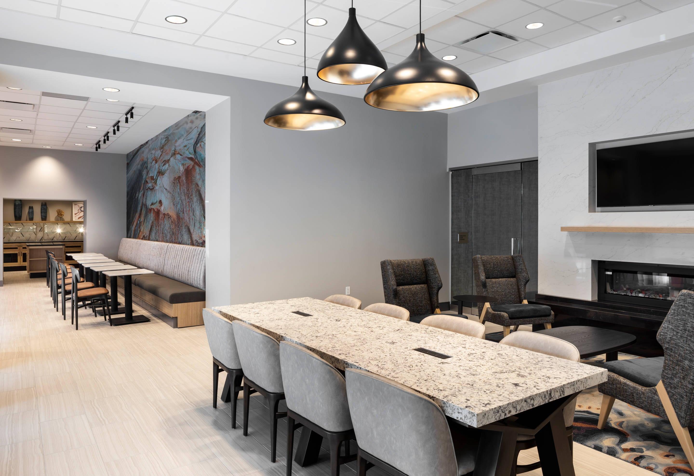 Lounge | Radisson Hotel Salt Lake City Downtown