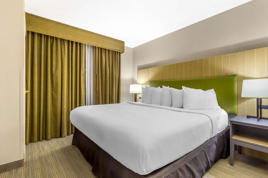 COUNTRY INN & SUITES BY RADISSON NE-guestroom-Guest Room,Suite,On-Site.jpg
