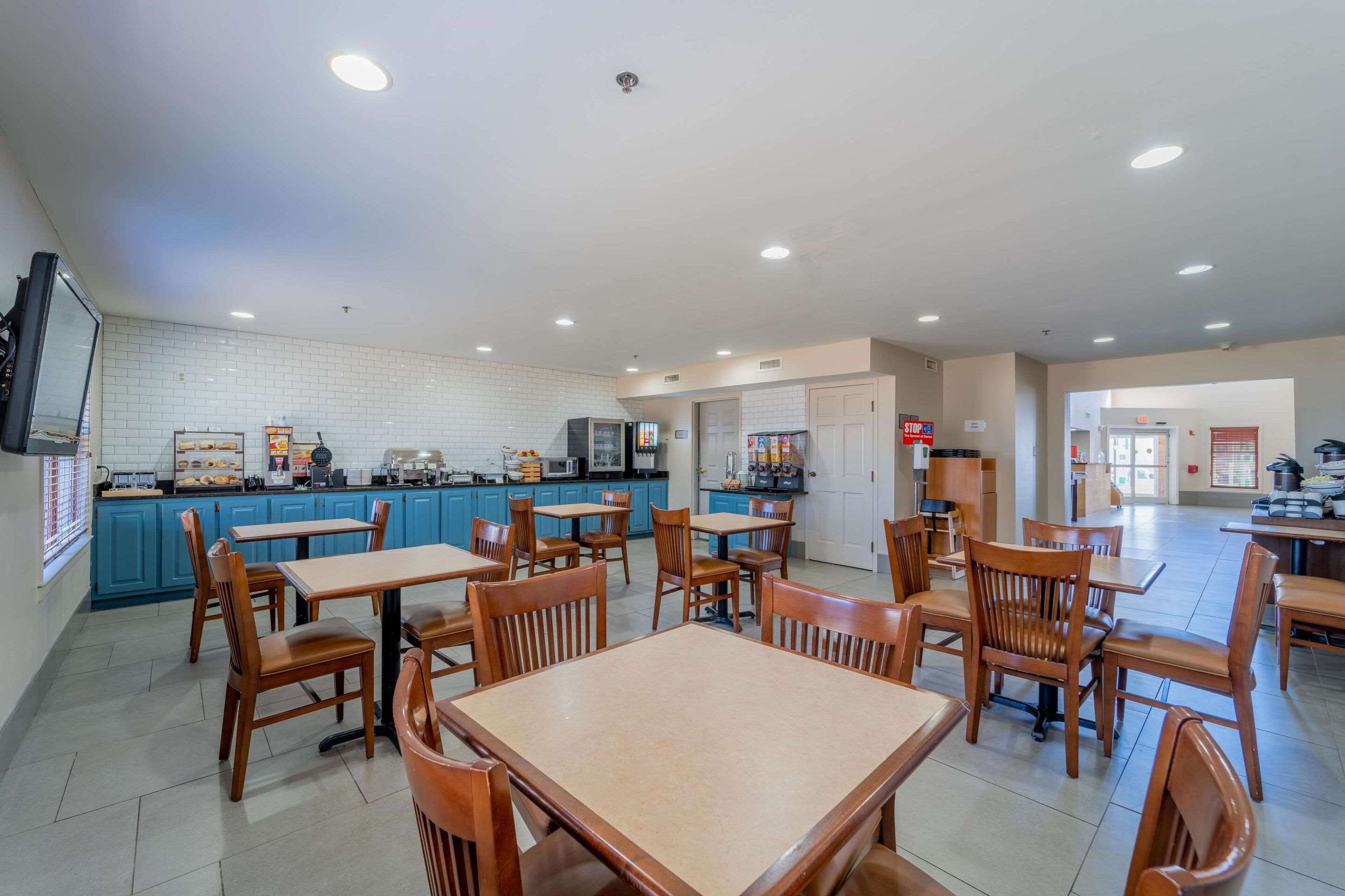 Breakfast area | Country Inn & Suites by Radisson, Richmond I-95 South, VA