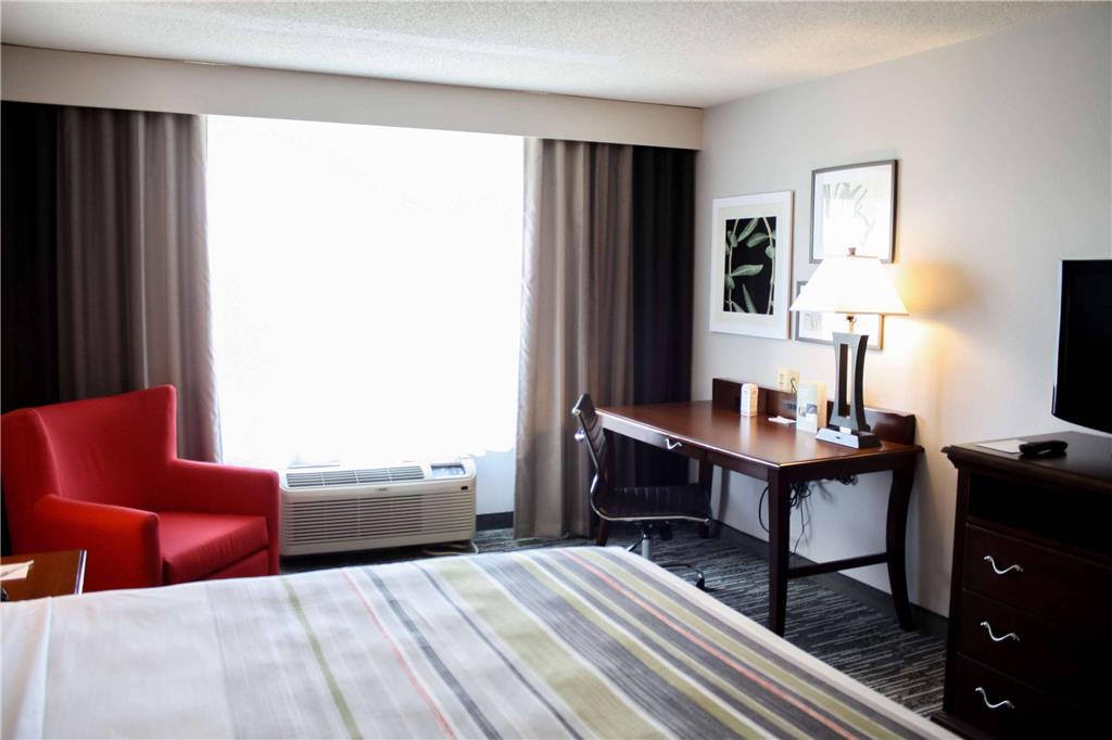 COUNTRY INN AND SUITES BY RADISSON-guestroom-Guest Room,On-Site.jpg