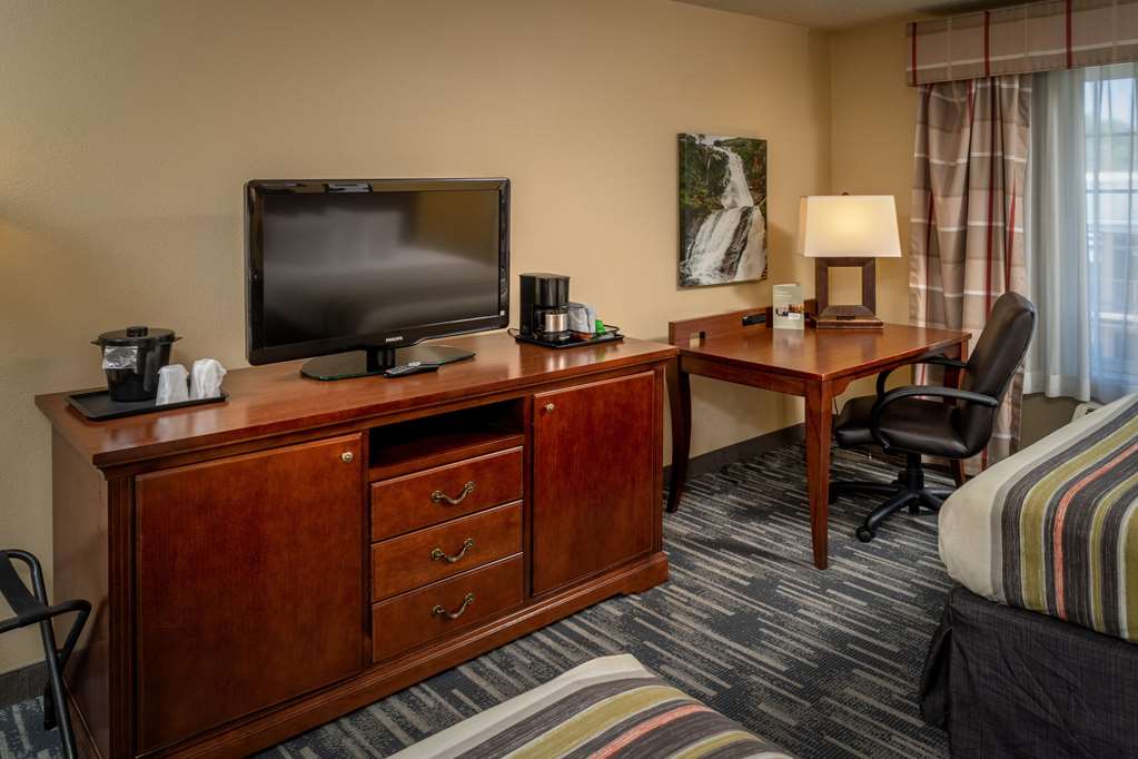 COUNTRY INN AND SUITES BY RADISSON-guestroom-Guest Room,On-Site.jpg
