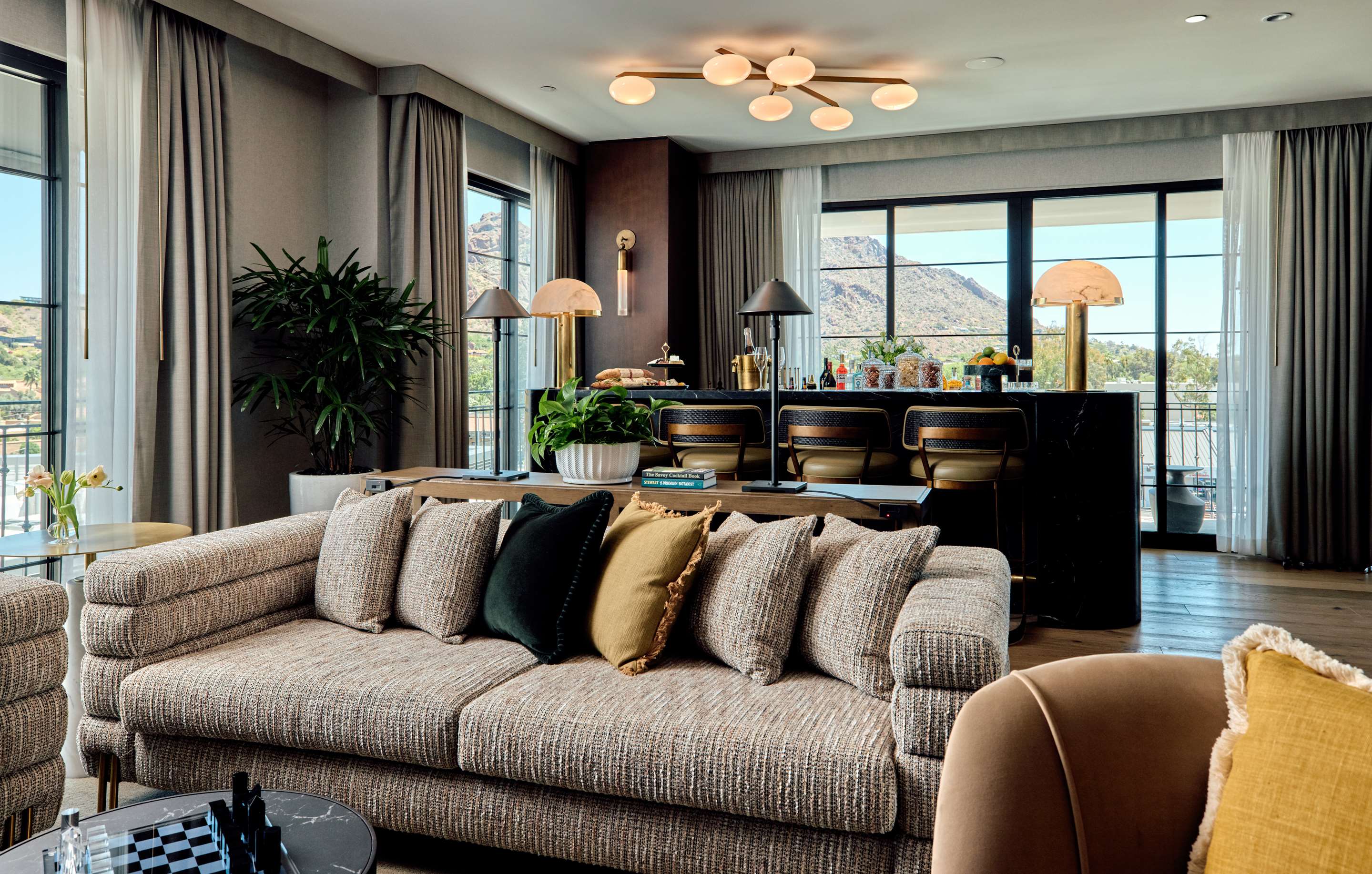 Presidential LivingRoom Bar | The Global Ambassador