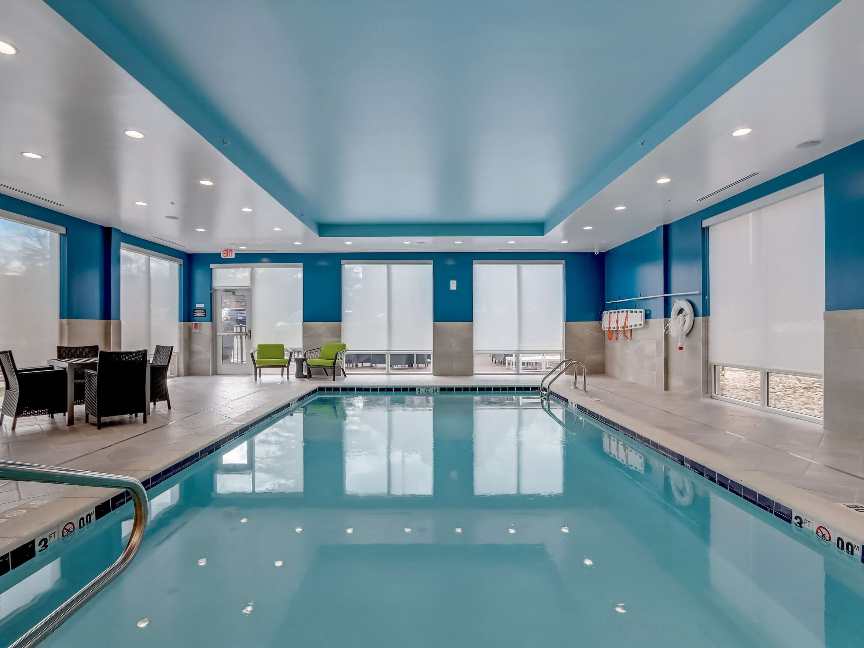 Pool | Hampton Inn & Suites Cincinnati Midtown Rookwood