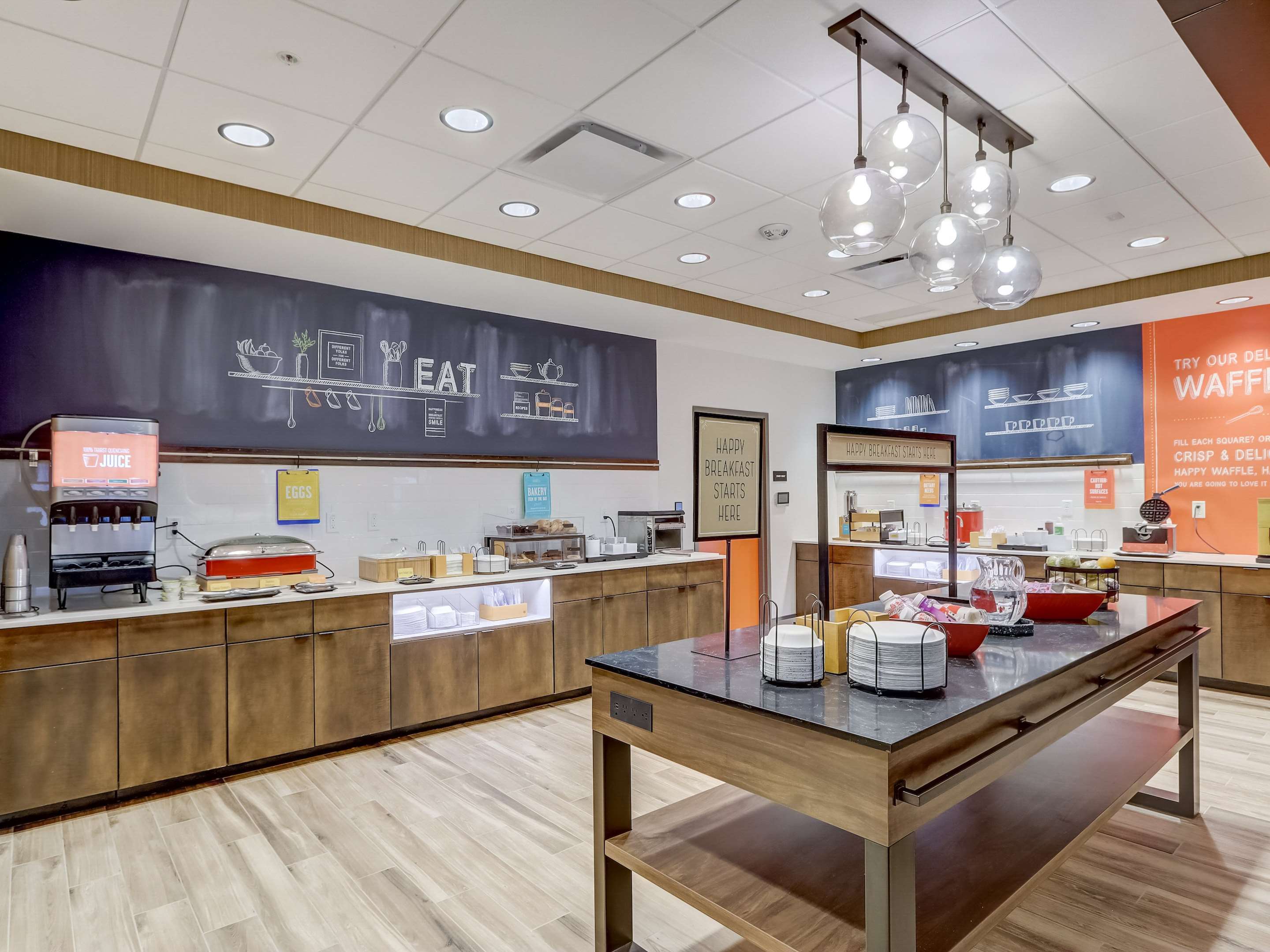 Breakfast Area | Hampton Inn & Suites Cincinnati Midtown Rookwood