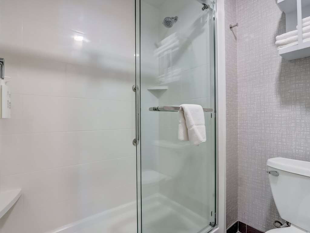 HAMPTON INN CINCINNATI ROOKWOOD-guestroom-Guest Room,Bathroom,On-Site.jpg