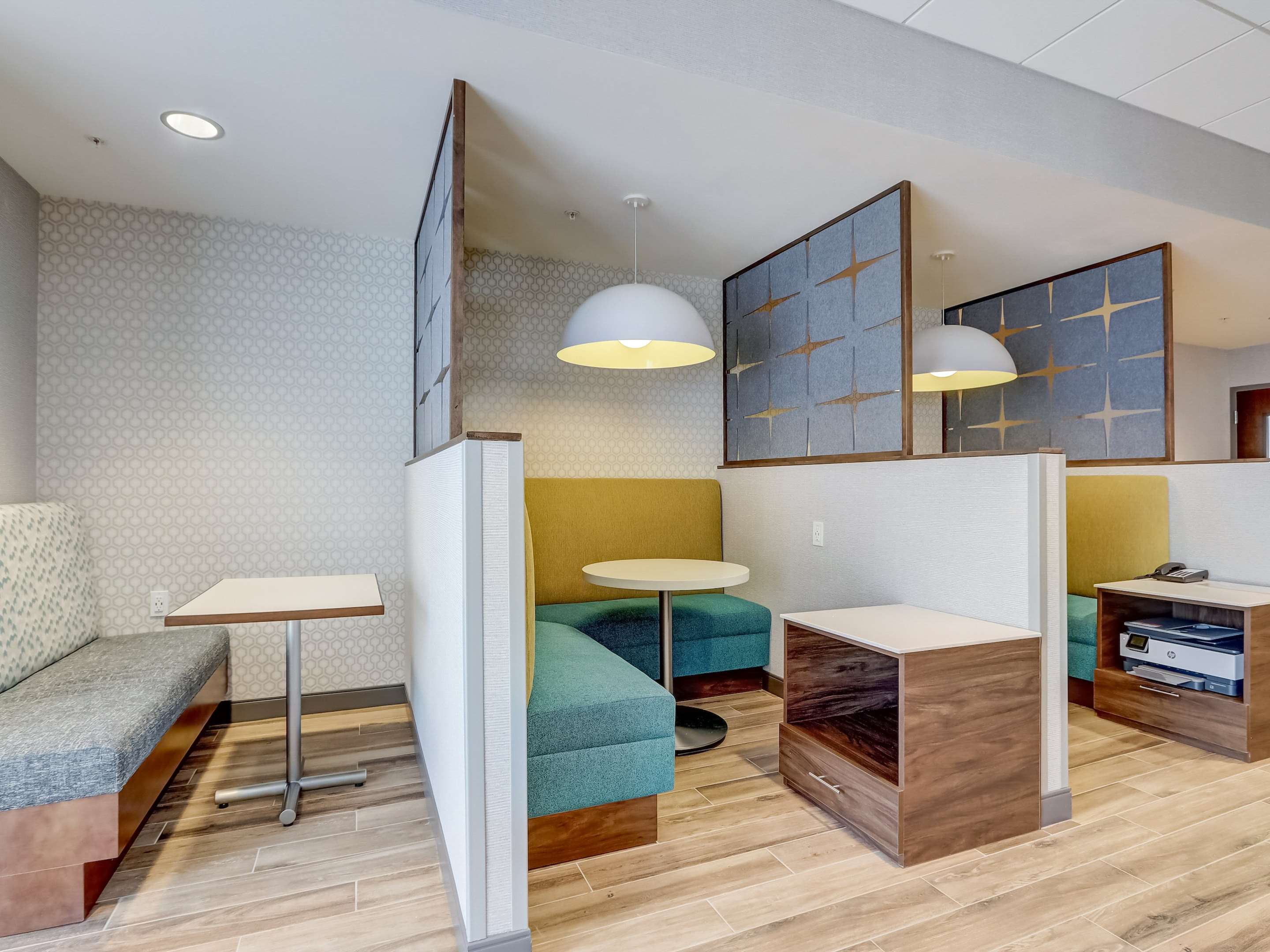 Business Center | Hampton Inn & Suites Cincinnati Midtown Rookwood