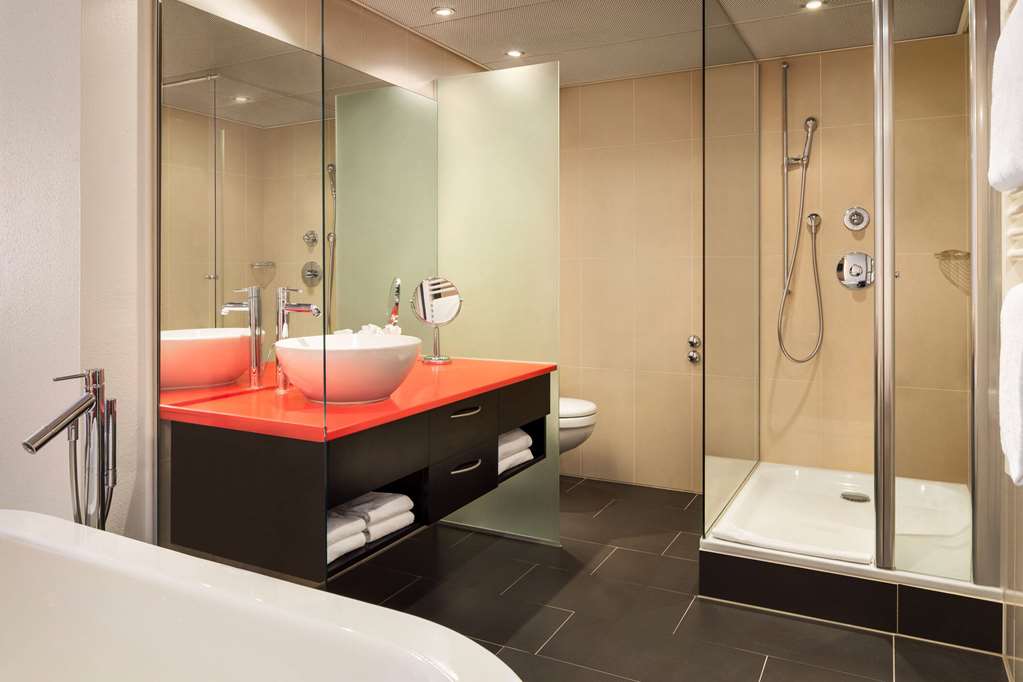 RAMADA BY WYNDHAM BADEN DU PARC-guestroom-Guest Room,Bathroom,On-Site.jpg