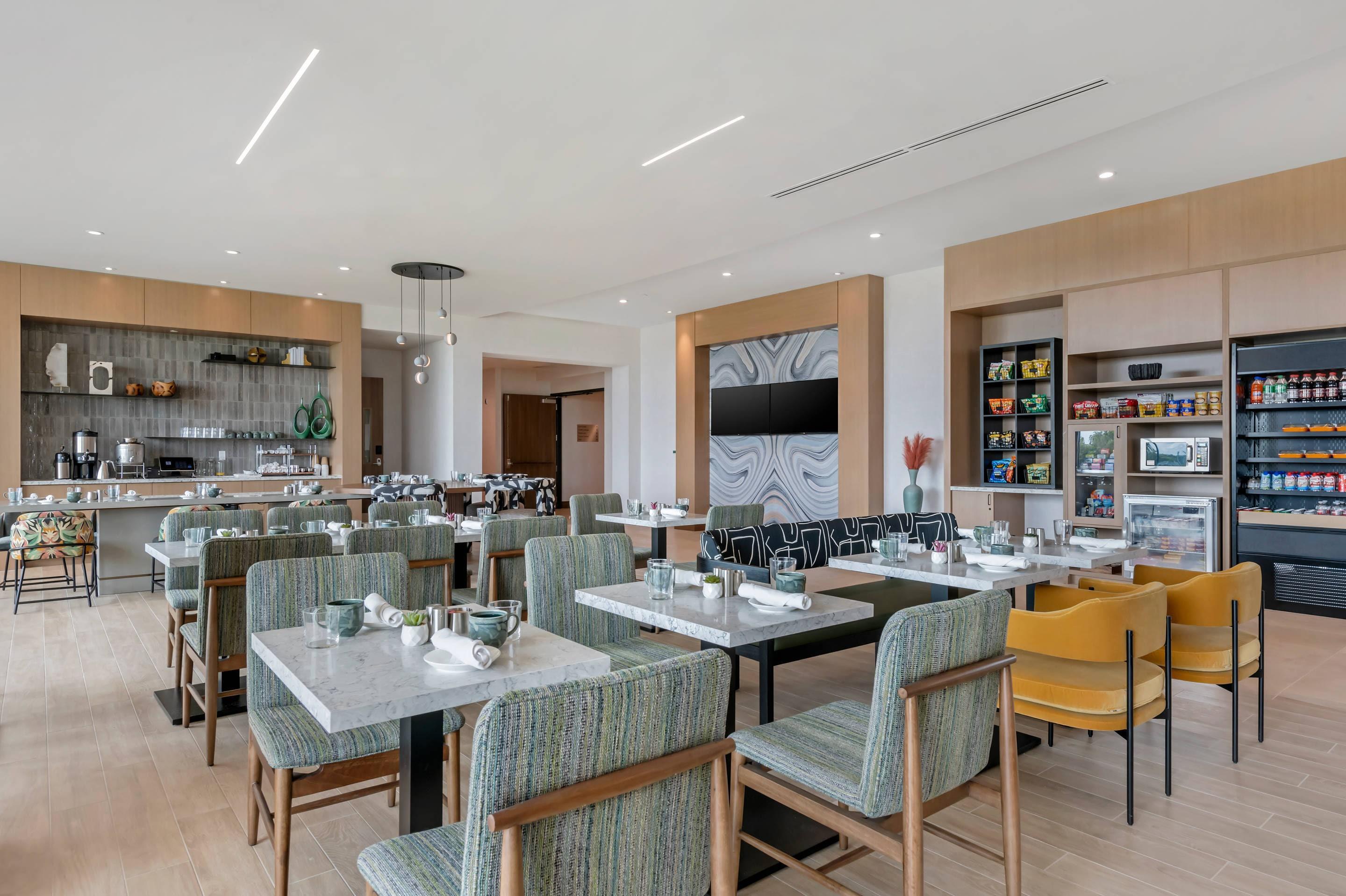 Breakfast area | Cambria Hotel Austin Downtown
