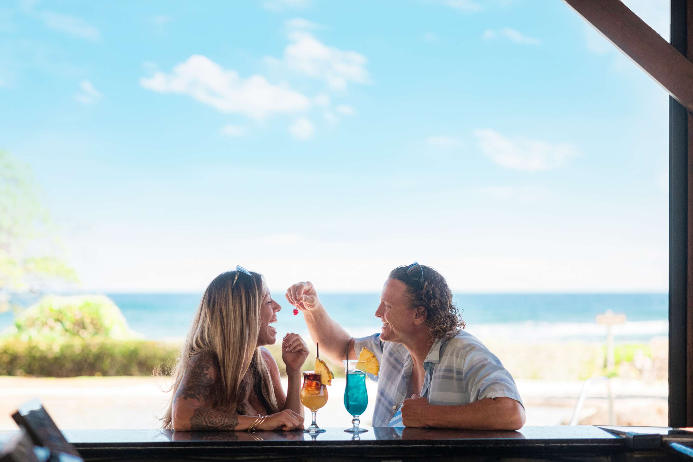 Driftwood Bar & Grllle | OUTRIGGER Kauaʻi Beach Resort & Spa