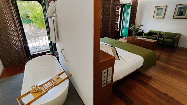 ALHAMBRA PALACE HOTEL - Photo 28