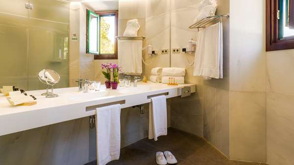 ALHAMBRA PALACE HOTEL - Photo 31