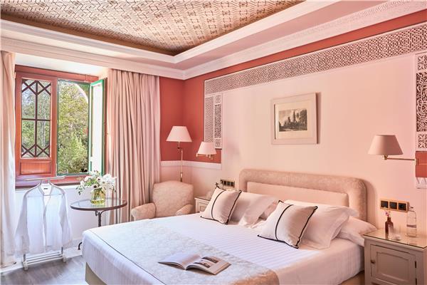 ALHAMBRA PALACE HOTEL - Photo 34