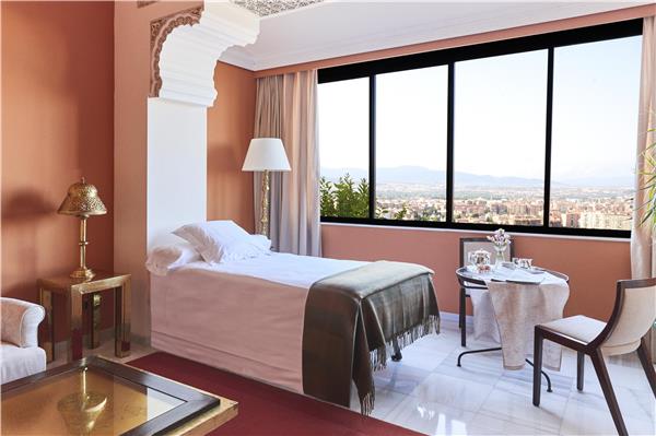 ALHAMBRA PALACE HOTEL - Photo 33