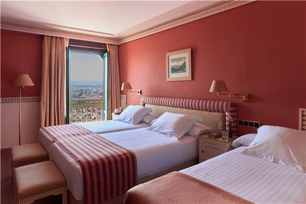 ALHAMBRA PALACE HOTEL - Photo 12