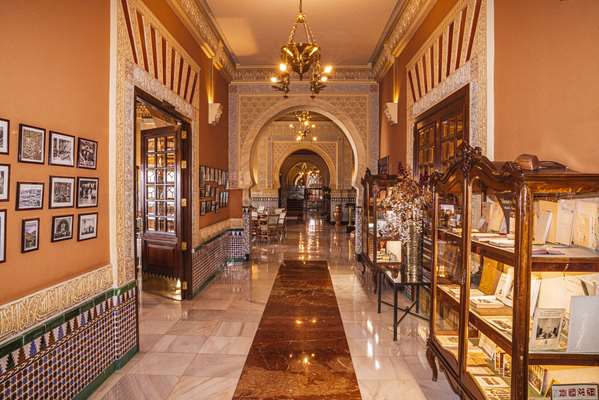 ALHAMBRA PALACE HOTEL - Photo 19