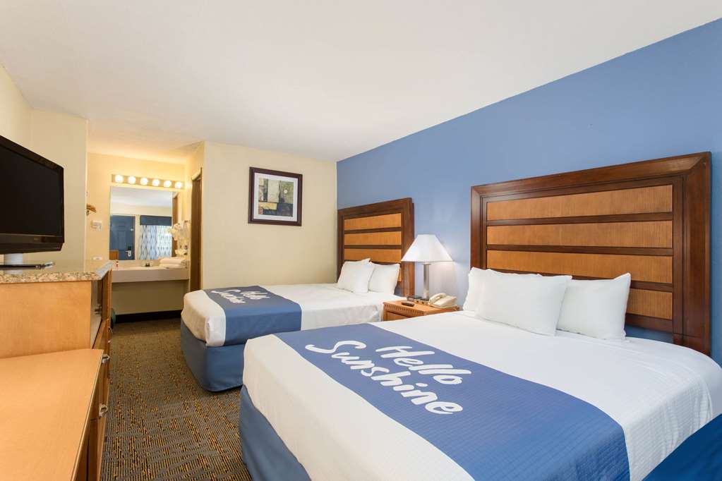 Days Inn by Wyndham Renfro Valley Mount Vernon - Tap to explore photos