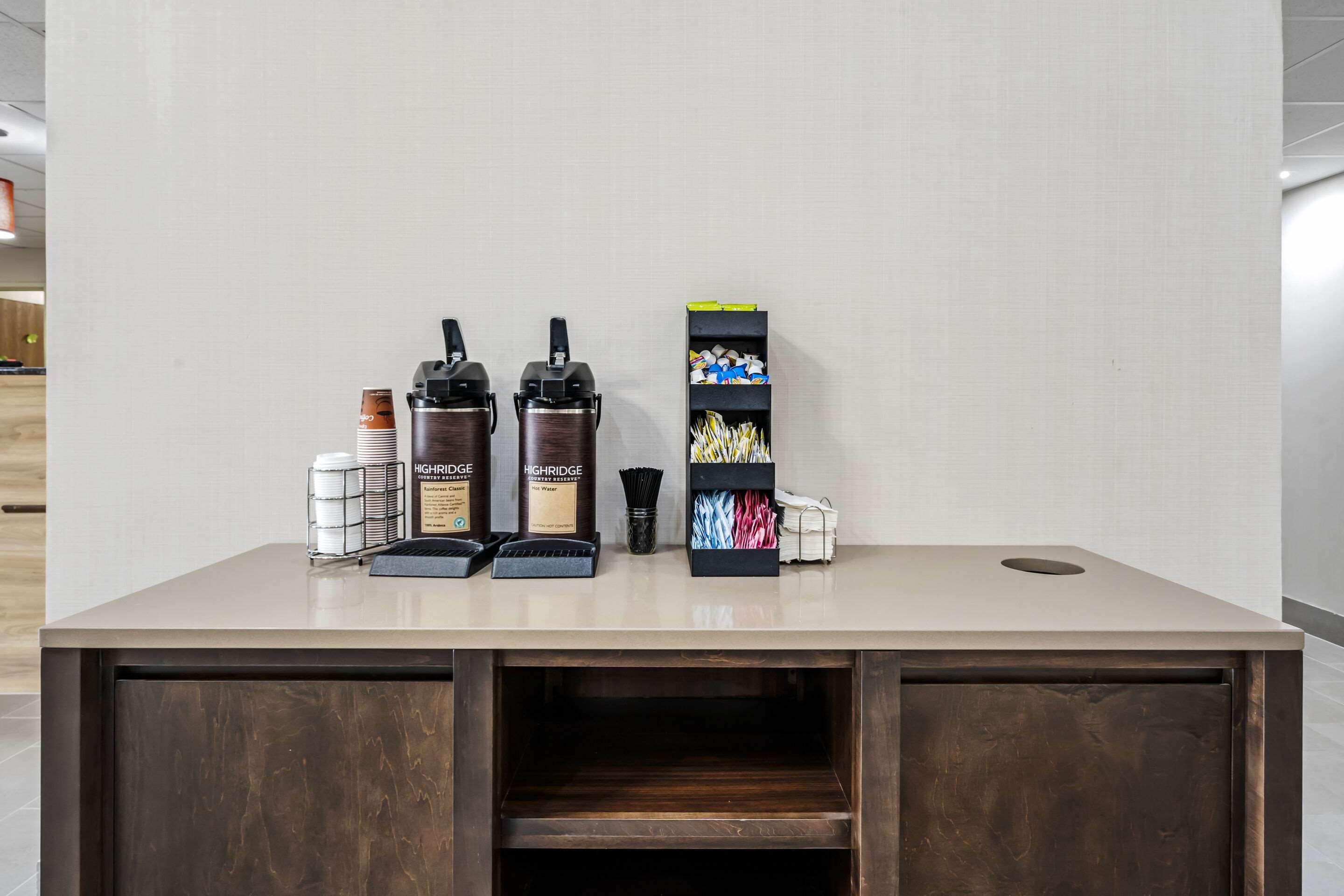 Hotel lobby | Executive Suites - Columbus East