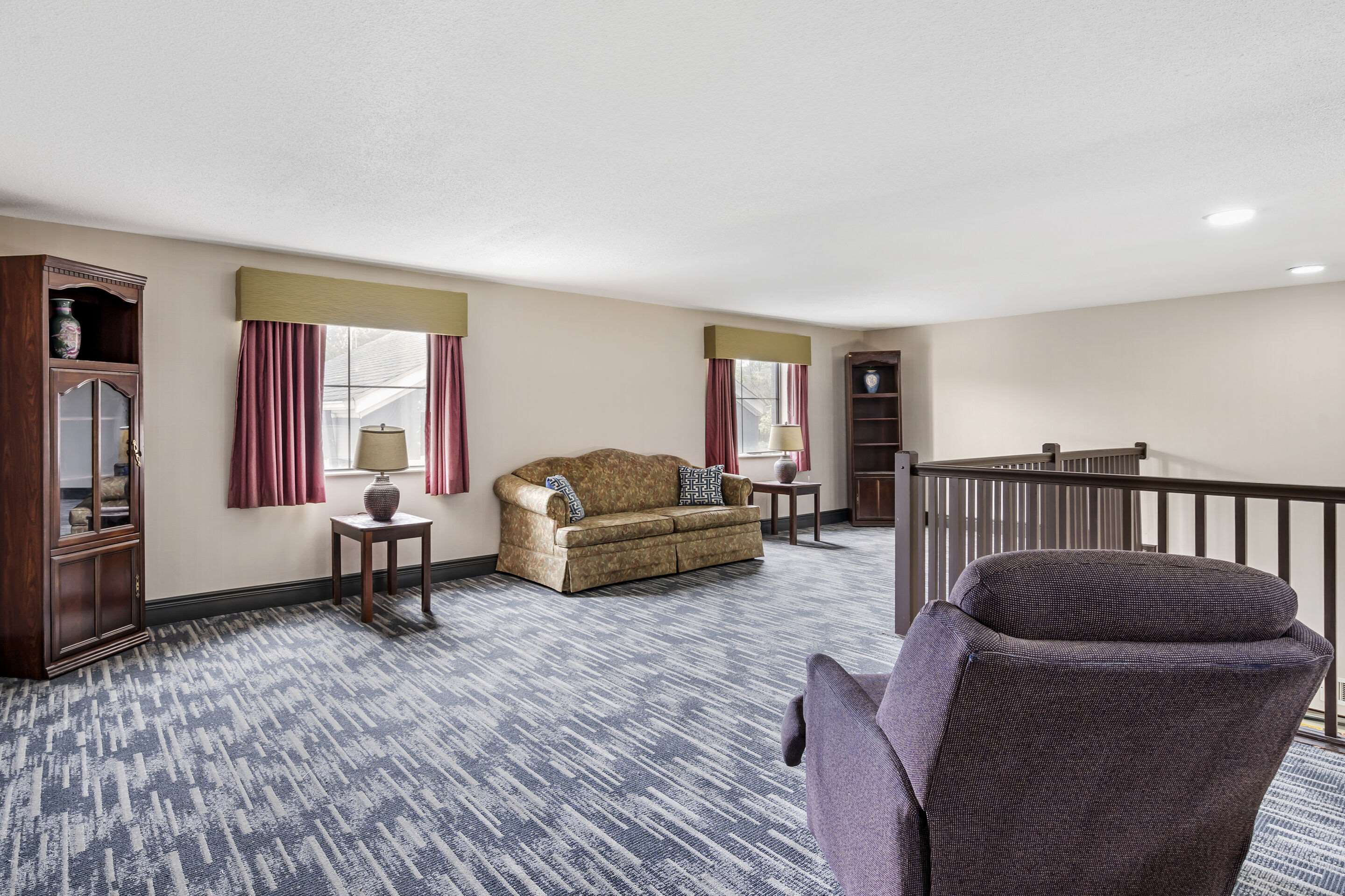 Hotel lobby | Executive Suites - Columbus East