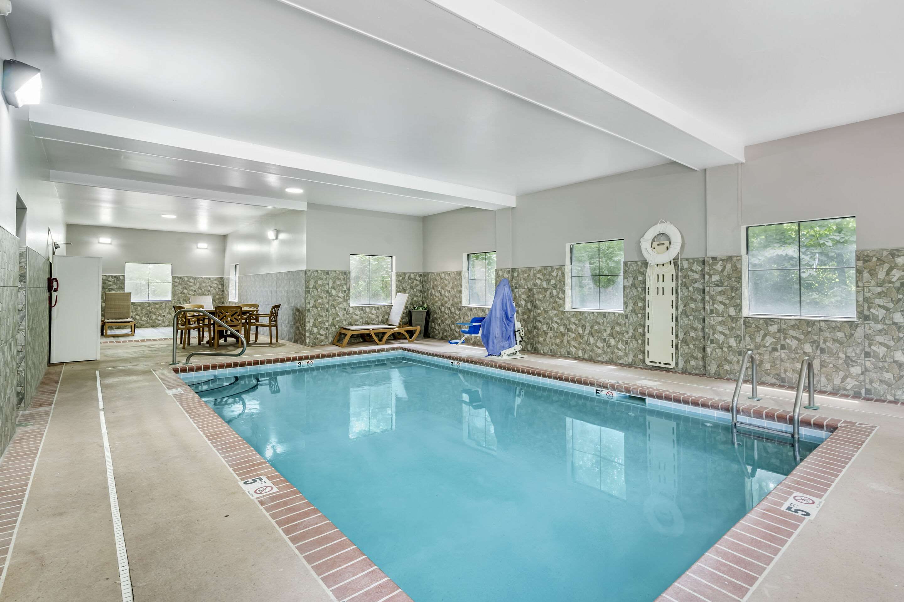 Indoor pool | Executive Suites - Columbus East