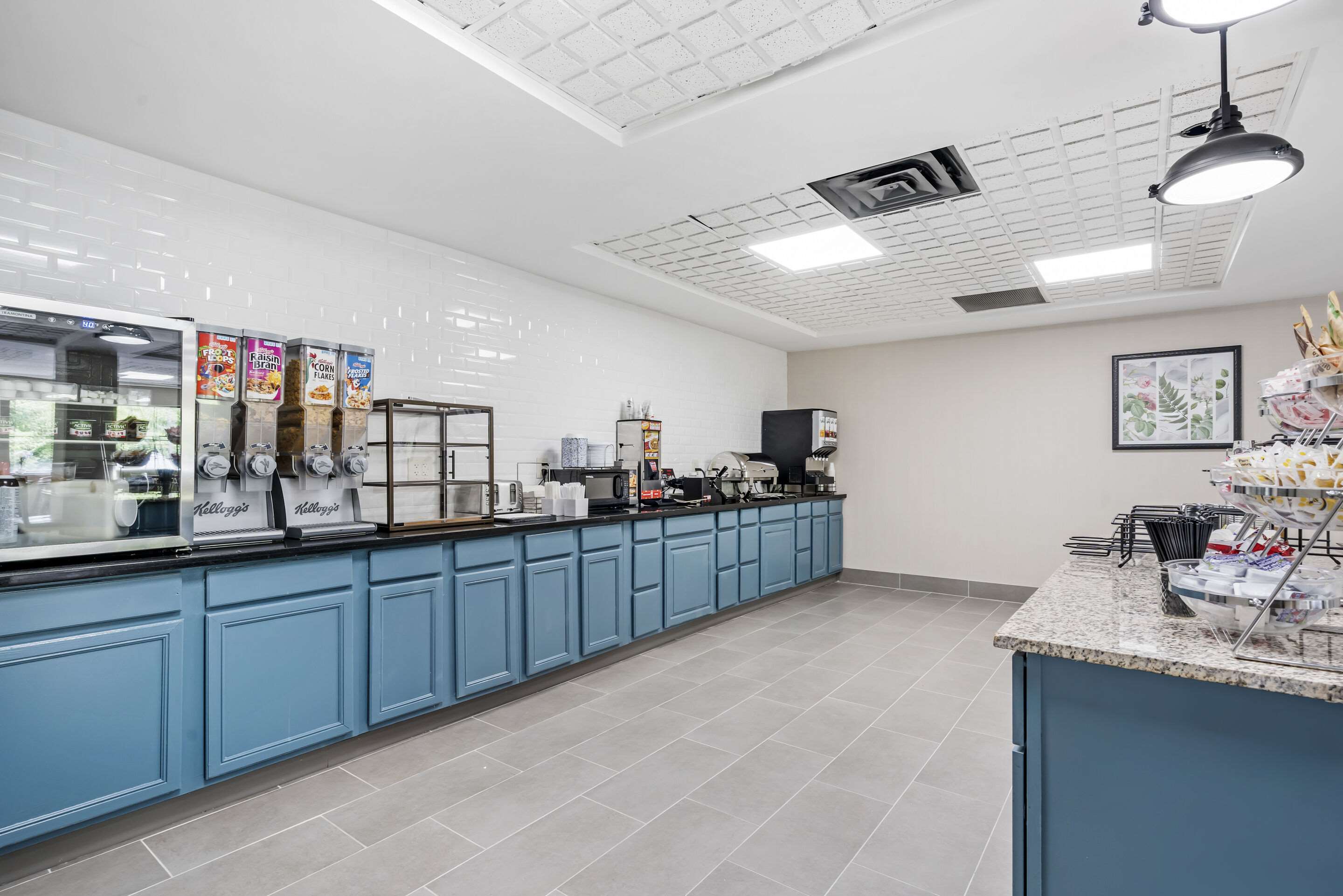 Breakfast area | Executive Suites - Columbus East