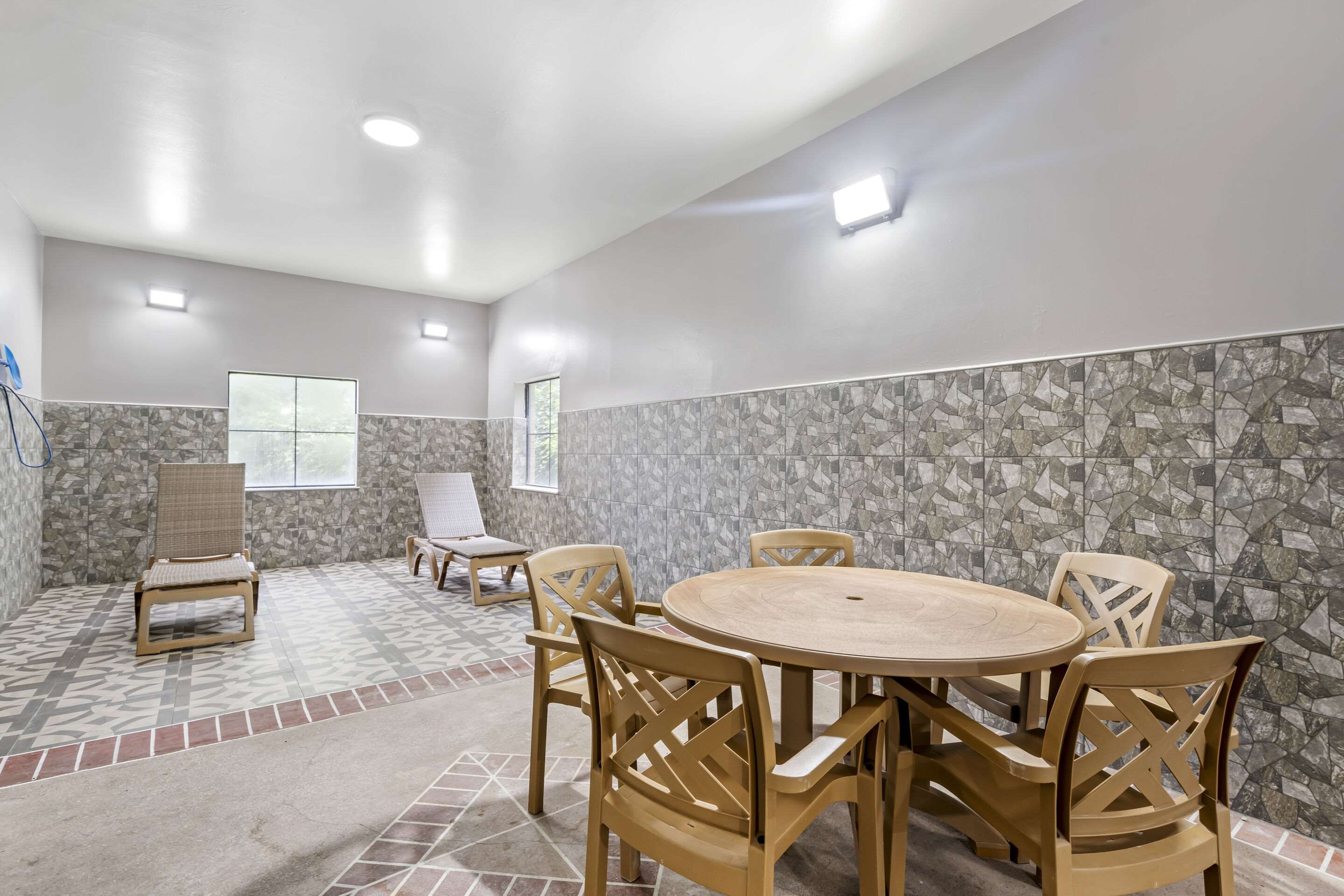Indoor pool | Executive Suites - Columbus East