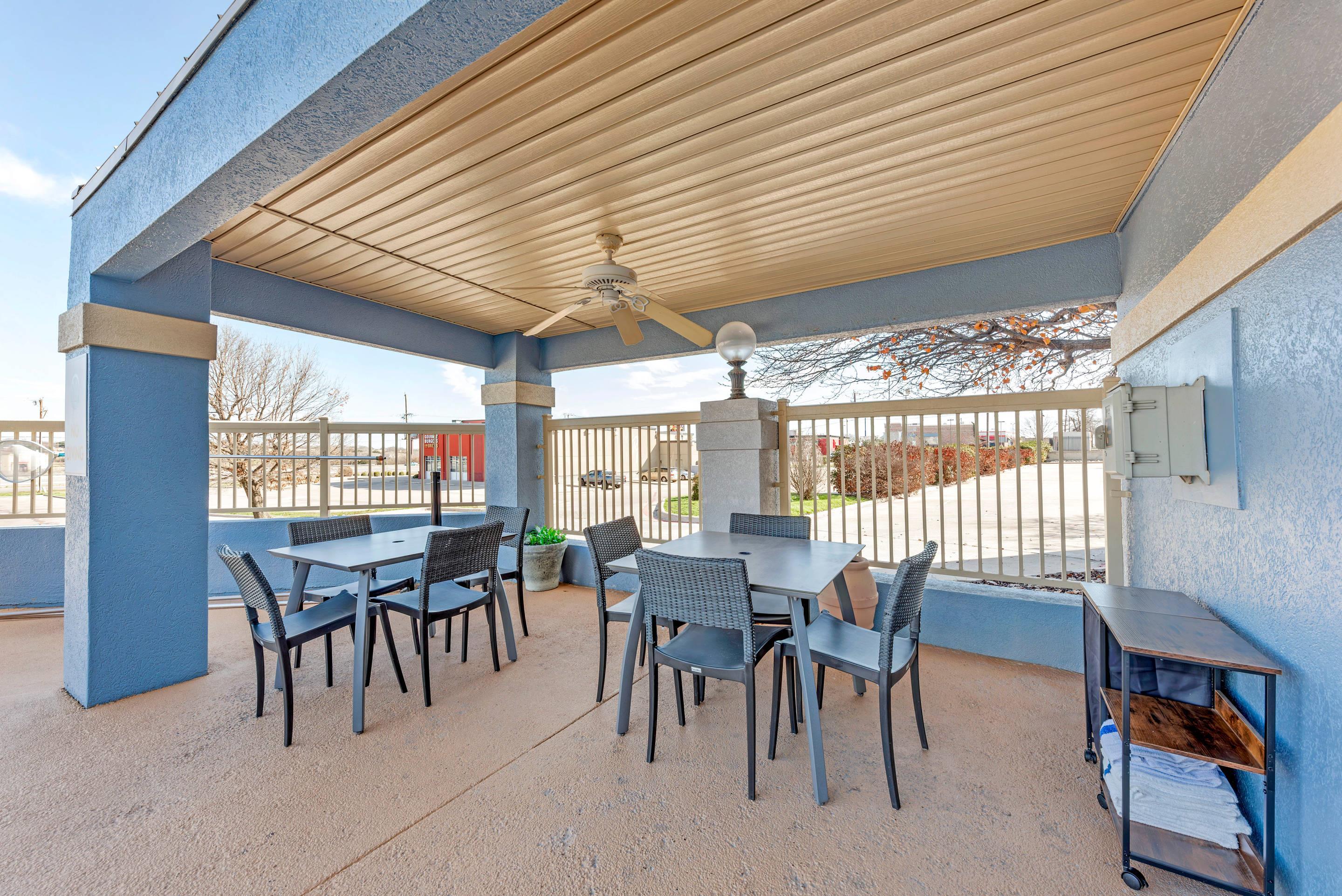 Outdoor pool | Comfort Inn - Killeen near Fort Cavazos