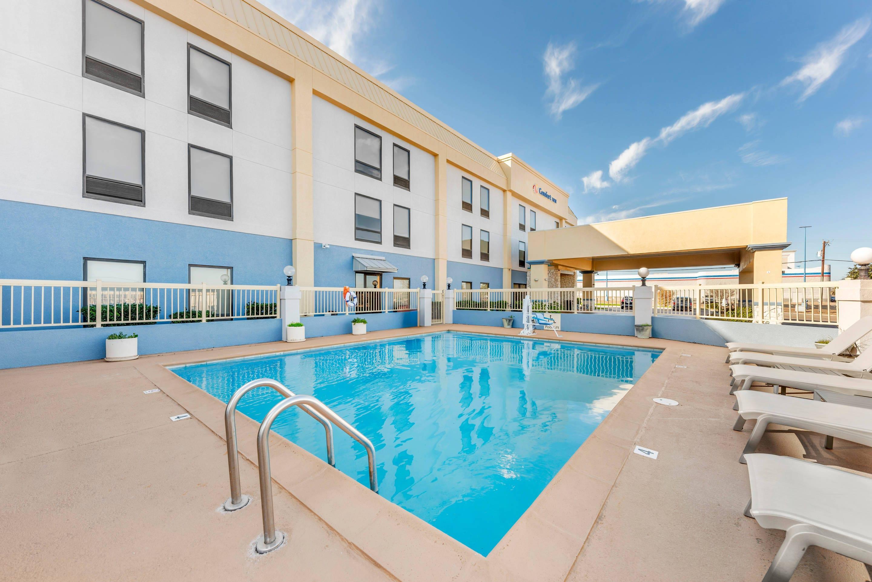Outdoor pool | Comfort Inn - Killeen near Fort Cavazos