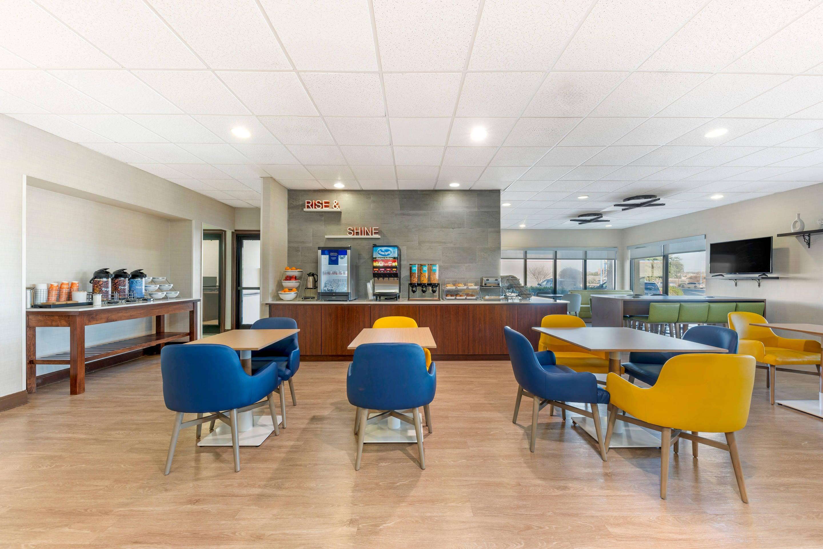 Breakfast area | Comfort Inn - Killeen near Fort Cavazos