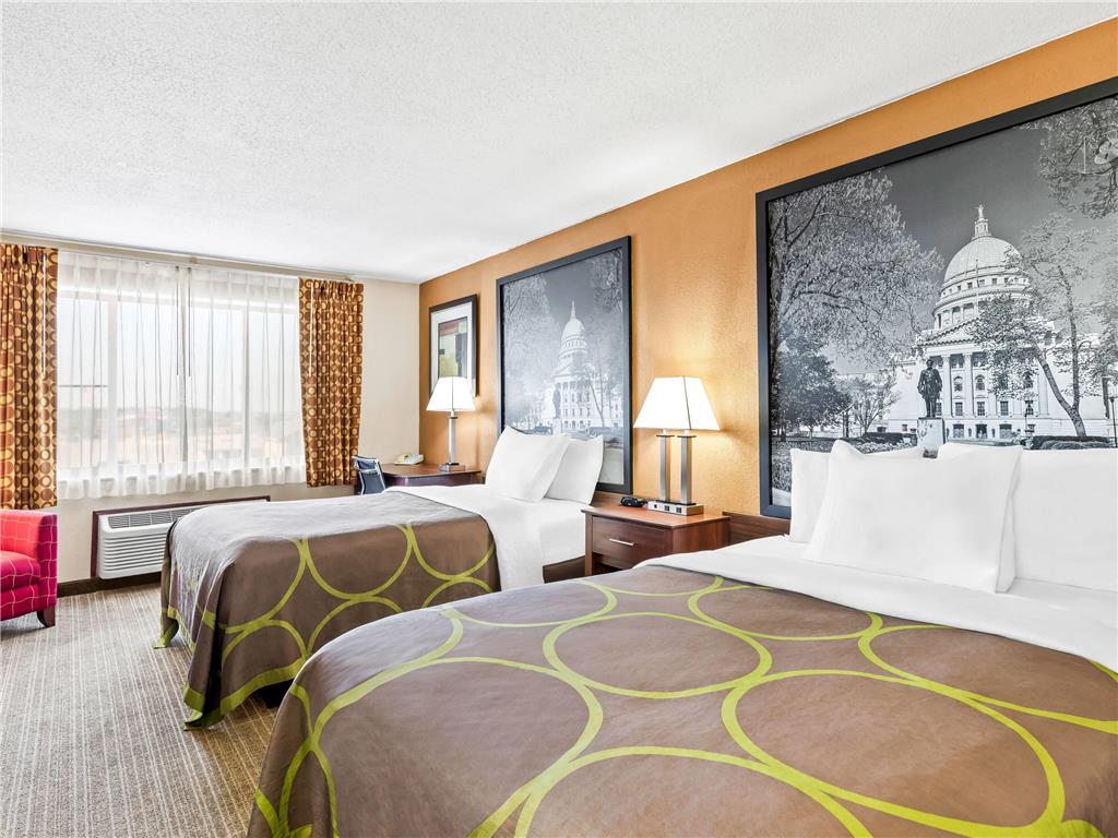 SUPER 8 BY WYNDHAM STURTEVANT/RACIN-guestroom-Guest Room,On-Site,Double Room.jpg