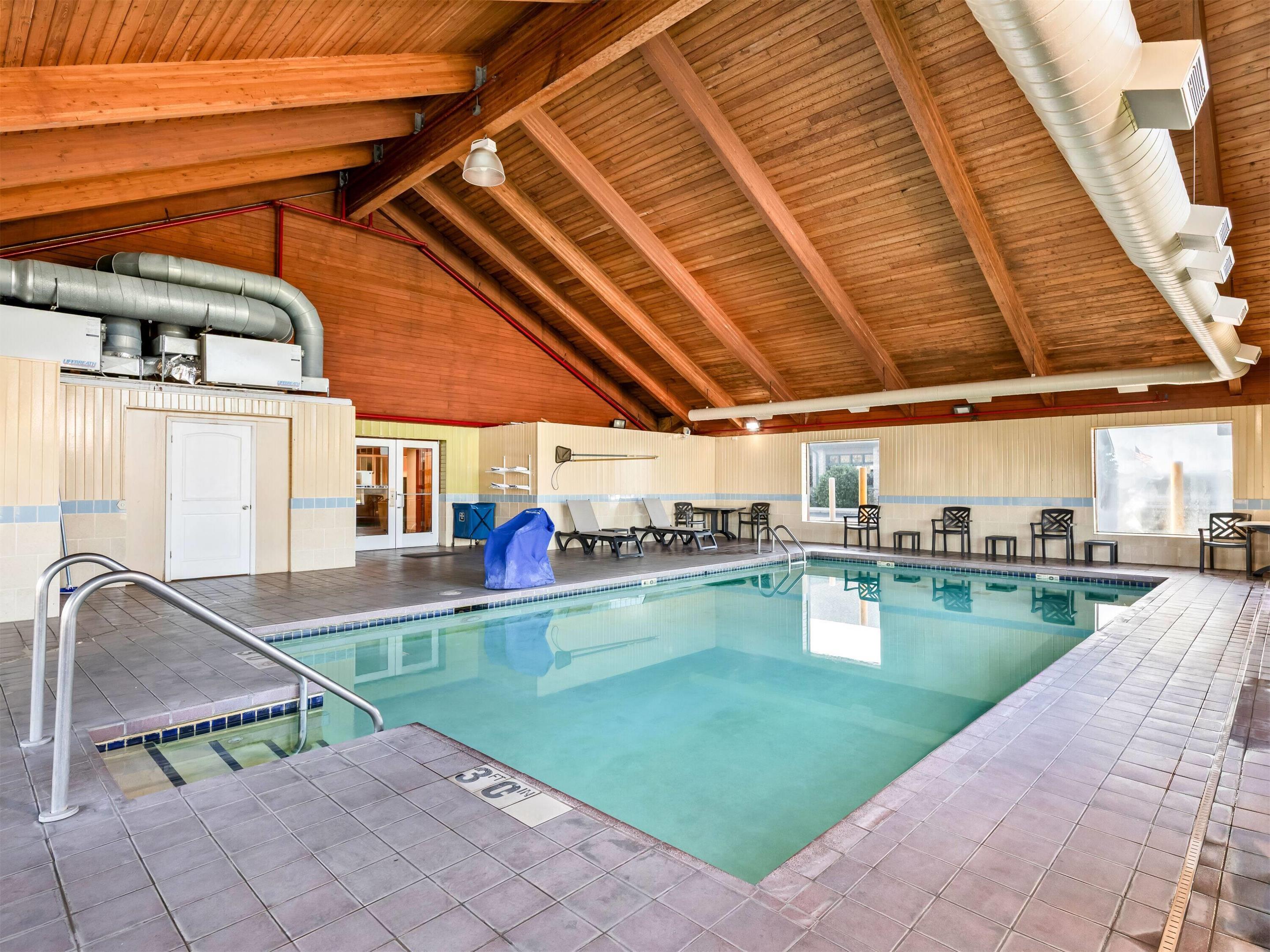 Pool - indoor | Super 8 by Wyndham Sturtevant/Racine