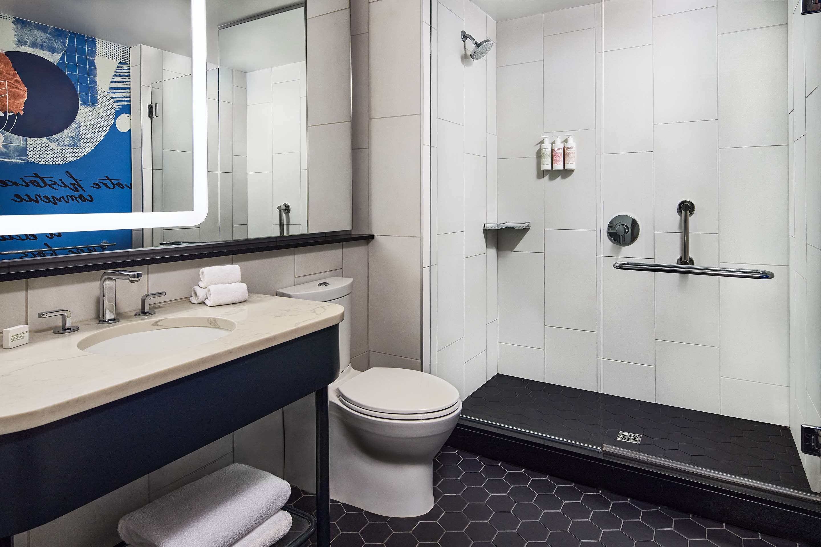 Guest room bath